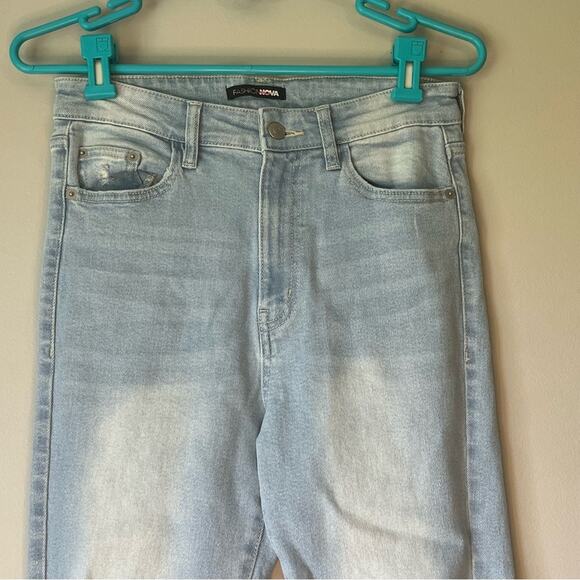 Fashion NOVA Light Wash Distressed Jean Jeggings Size 7 - Picture 7 of 13